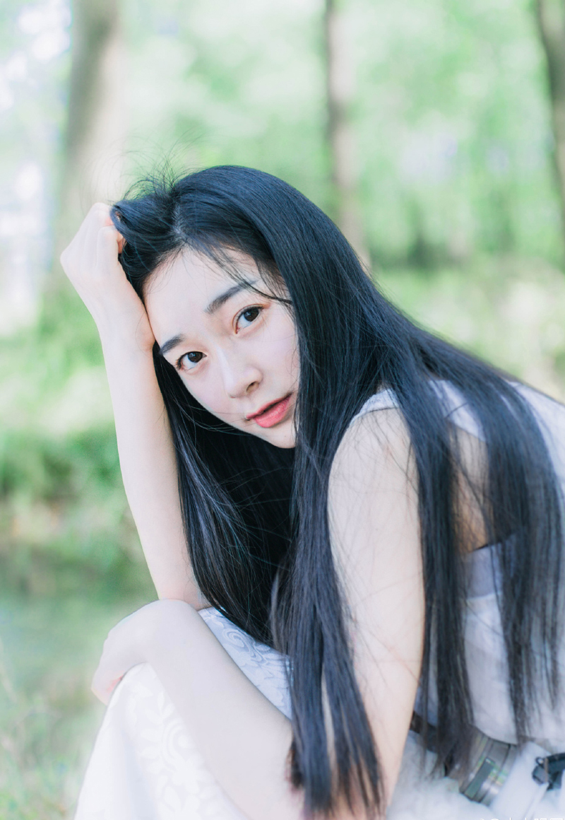 “士元性情孤傲，这等攻心之策，他使不来的！”诸葛亮摇头苦笑道：“有此人在，想要算计士元，难！”